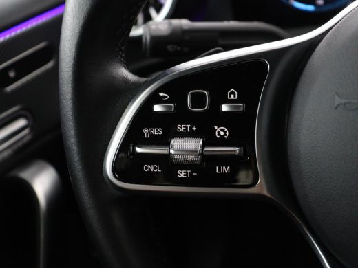 Mercedes-Benz A-Klasse 200 Business Solution Luxury | Trekhaak | Panoramadak | Leder | Memory | Sfeerverlichting | Full ... ActivLease financial lease