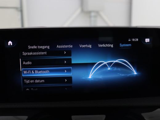 Mercedes-Benz A-Klasse 200 Business Solution Luxury | Trekhaak | Panoramadak | Leder | Memory | Sfeerverlichting | Full ... ActivLease financial lease
