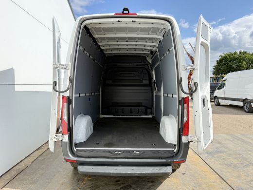 Mercedes-Benz eSprinter eSprinter 312 55kWh L2H2 Elektrisch 145km WLTP 92,5% (SOH) 80kw Snelladen Climate Control Camera ActivLease financial lease