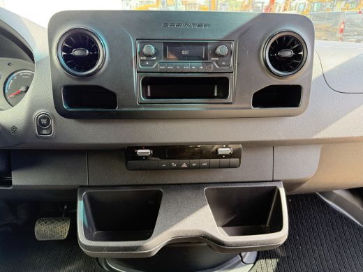 Mercedes-Benz eSprinter eSprinter 312 55kWh L2H2 Elektrisch 145km WLTP 92,5% (SOH) 80kw Snelladen Climate Control Camera ActivLease financial lease