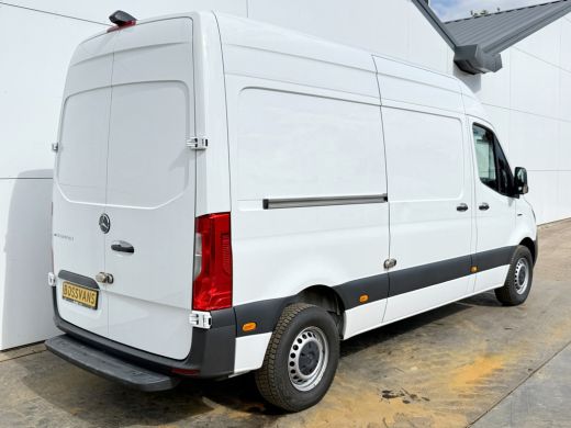 Mercedes-Benz eSprinter eSprinter 312 55kWh L2H2 Elektrisch 145km WLTP 92,5% (SOH) 80kw Snelladen Climate Control Camera ActivLease financial lease