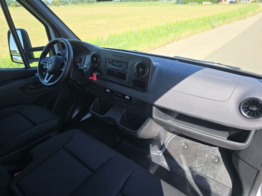 Mercedes-Benz Sprinter 515 CDI Bakwagen + Laadklep - AUTOMAAT - Euro 6 - 150 Pk - Airco - Cruise Control ActivLease financial lease