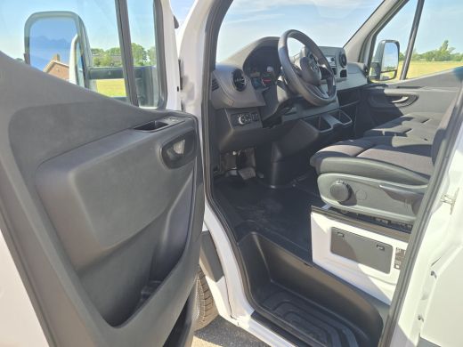 Mercedes-Benz Sprinter 515 CDI Bakwagen + Laadklep - AUTOMAAT - Euro 6 - 150 Pk - Airco - Cruise Control ActivLease financial lease