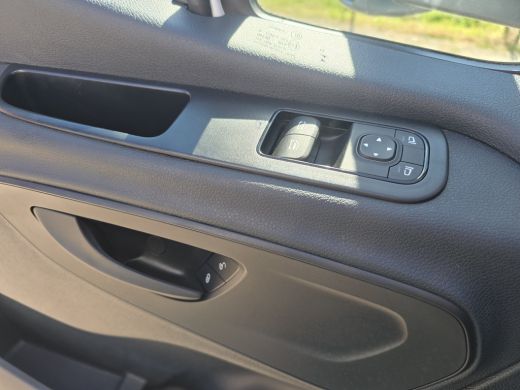 Mercedes-Benz Sprinter 515 CDI Bakwagen + Laadklep - AUTOMAAT - Euro 6 - 150 Pk - Airco - Cruise Control ActivLease financial lease