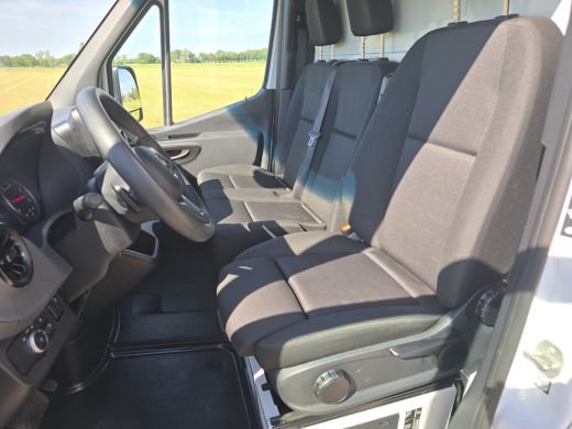 Mercedes-Benz Sprinter 515 CDI Bakwagen + Laadklep - AUTOMAAT - Euro 6 - 150 Pk - Airco - Cruise Control ActivLease financial lease