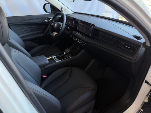 MG HS 1.5 TGDI LUXURY PHEV PLUG-IN HYBRIDE | LEER | 272PK NIEUWE AUTO | >1.000 KM TOTAAL BEREIK | 360&deg; ... ActivLease financial lease