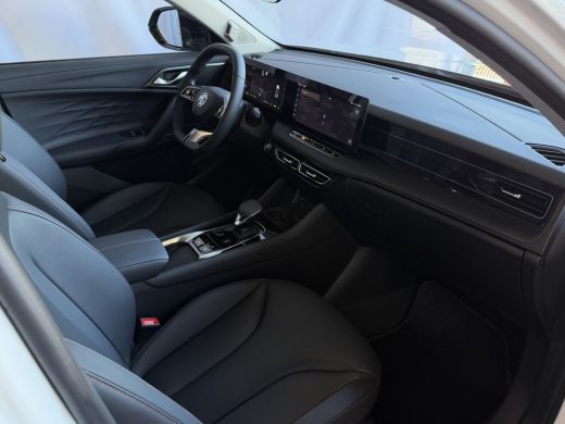 MG HS 1.5 TGDI LUXURY PHEV PLUG-IN HYBRIDE | LEER | 272PK NIEUWE AUTO | >1.000 KM TOTAAL BEREIK | 360&deg; ... ActivLease financial lease