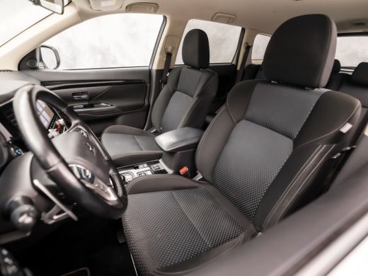Mitsubishi Outlander Sport 2.4 PHEV Pure Sport 225Pk Automaat (APPLE CARPLAY, GROOT NAVI, CAMERA, TREKHAAK, SPORTSTOELEN, GE... ActivLease financial lease