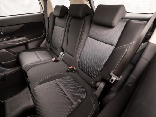Mitsubishi Outlander Sport 2.4 PHEV Pure Sport 225Pk Automaat (APPLE CARPLAY, GROOT NAVI, CAMERA, TREKHAAK, SPORTSTOELEN, GE... ActivLease financial lease