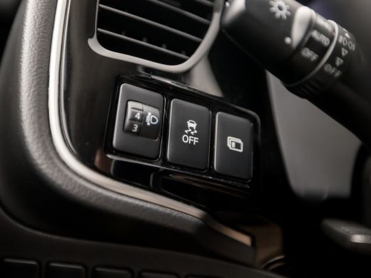 Mitsubishi Outlander Sport 2.4 PHEV Pure Sport 225Pk Automaat (APPLE CARPLAY, GROOT NAVI, CAMERA, TREKHAAK, SPORTSTOELEN, GE... ActivLease financial lease