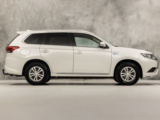 Mitsubishi Outlander Sport 2.4 PHEV Pure Sport 225Pk Automaat (APPLE CARPLAY, GROOT NAVI, CAMERA, TREKHAAK, SPORTSTOELEN, GE... ActivLease financial lease