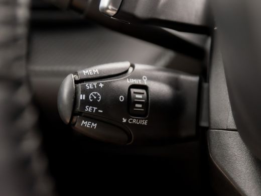 Peugeot 2008 1.2 PureTech Allure Pack 131Pk Automaat (VIRTUAL COCKPIT, APPLE CARPLAY, GROOT NAVI, 360 CAMERA, ... ActivLease financial lease