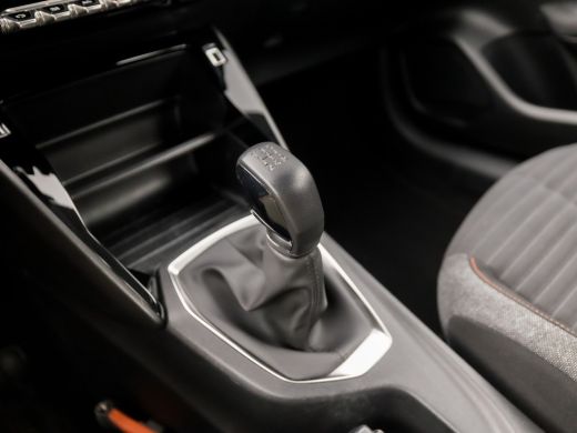 Peugeot 208 1.2 PureTech Sport (APPLE CARPLAY, NAVIGATIE, CRUISE, SPORTSTOELEN, LANE ASSIST, NIEUWE APK, NIEU... ActivLease financial lease
