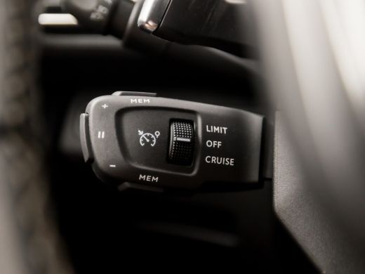 Peugeot 3008 1.6 HYbrid 225 Allure 225Pk Automaat (APPLE CARPLAY, GROOT NAVI, 360 CAMERA, LEDER, KEYLESS, SPOR... ActivLease financial lease
