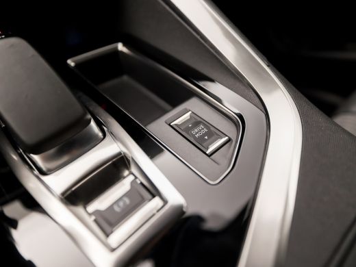 Peugeot 3008 1.6 HYbrid 225 Allure 225Pk Automaat (APPLE CARPLAY, GROOT NAVI, 360 CAMERA, LEDER, KEYLESS, SPOR... ActivLease financial lease
