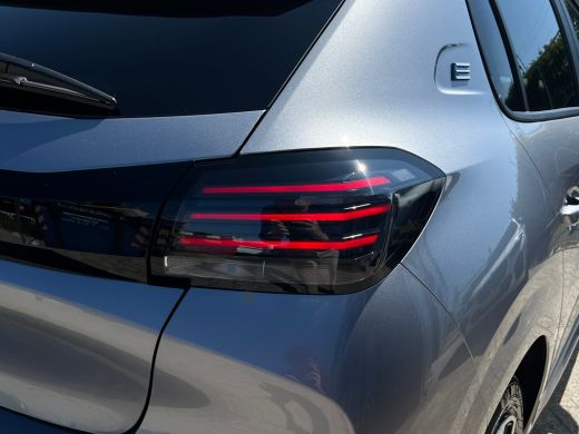 Peugeot e-208 EV Business 50 kWh VOORRAAD ACTIE | 8 JAAR GARANTIE | Achteruitrijcamera | Apple Carplay/Android ... ActivLease financial lease