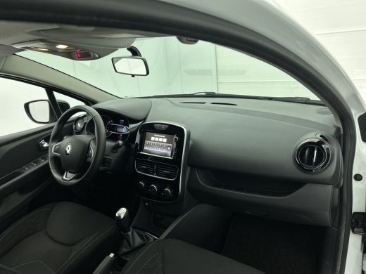 Renault Clio Estate 0.9 TCe Limited 90PK / Airco / Navigatie / Radio multimedia / Parkeer sensoren / Apk 06-2028 ActivLease financial lease