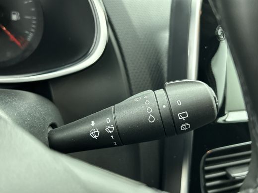 Renault Clio Estate 0.9 TCe Limited 90PK / Airco / Navigatie / Radio multimedia / Parkeer sensoren / Apk 06-2028 ActivLease financial lease
