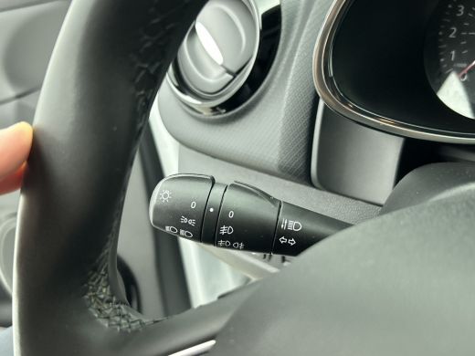 Renault Clio Estate 0.9 TCe Limited 90PK / Airco / Navigatie / Radio multimedia / Parkeer sensoren / Apk 06-2028 ActivLease financial lease