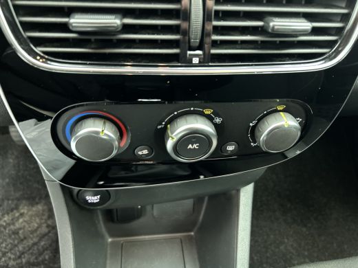 Renault Clio Estate 0.9 TCe Limited 90PK / Airco / Navigatie / Radio multimedia / Parkeer sensoren / Apk 06-2028 ActivLease financial lease
