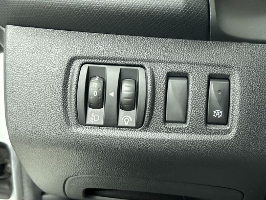 Renault Clio Estate 0.9 TCe Limited 90PK / Airco / Navigatie / Radio multimedia / Parkeer sensoren / Apk 06-2028 ActivLease financial lease