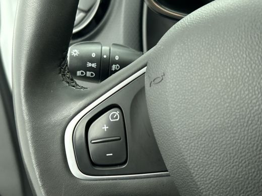 Renault Clio Estate 0.9 TCe Limited 90PK / Airco / Navigatie / Radio multimedia / Parkeer sensoren / Apk 06-2028 ActivLease financial lease