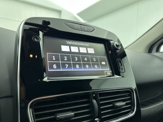Renault Clio Estate 0.9 TCe Limited 90PK / Airco / Navigatie / Radio multimedia / Parkeer sensoren / Apk 06-2028 ActivLease financial lease