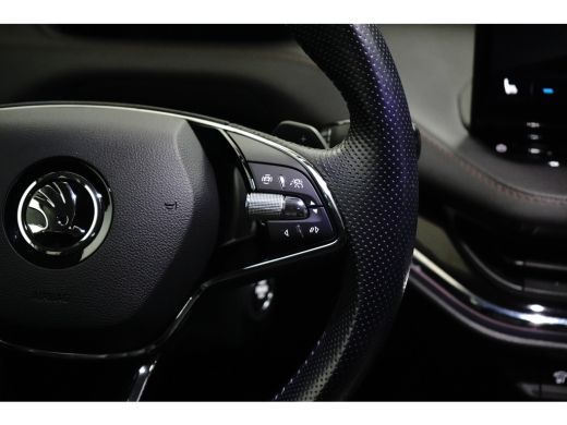 Skoda Enyaq iV 80 First Edition 204 PK Achteruitrijcamera | Wegklapbare trekhaak | Dodehoek detectie | Warmtepomp ActivLease financial lease