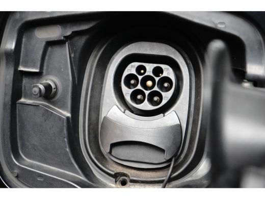 Skoda Enyaq iV 80 First Edition 204 PK Achteruitrijcamera | Wegklapbare trekhaak | Dodehoek detectie | Warmtepomp ActivLease financial lease