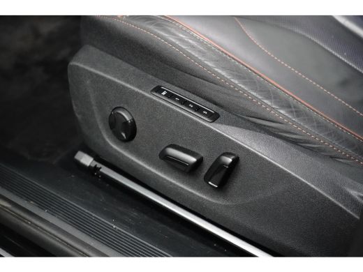 Skoda Enyaq iV 80 First Edition 204 PK Achteruitrijcamera | Wegklapbare trekhaak | Dodehoek detectie | Warmtepomp ActivLease financial lease