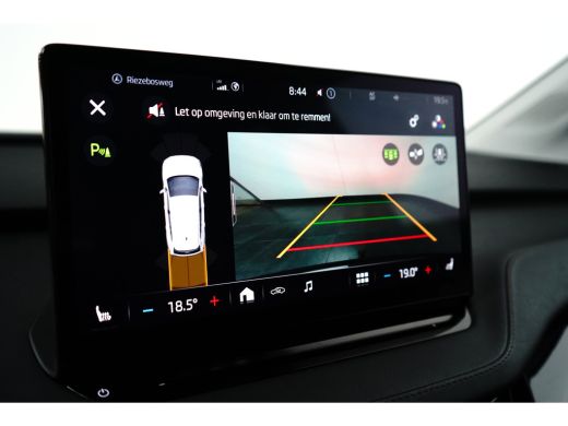 Skoda Enyaq iV 80 First Edition 204 PK Achteruitrijcamera | Wegklapbare trekhaak | Dodehoek detectie | Warmtepomp ActivLease financial lease