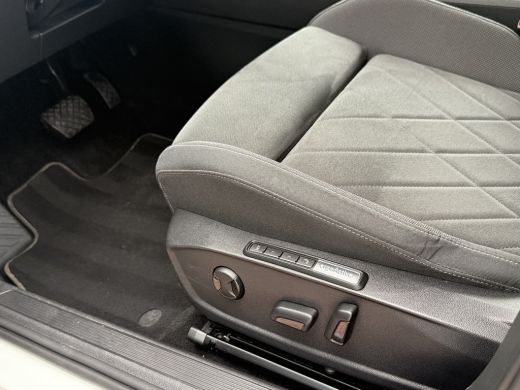 Volkswagen Golf 1.4 eHybrid 204pk Style | Acc | Camera ActivLease financial lease