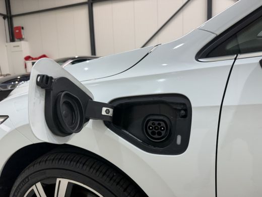 Volkswagen Golf 1.4 eHybrid 204pk Style | Acc | Camera ActivLease financial lease