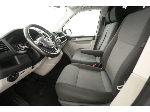 Volkswagen Transporter 2.0 TDI L1H1 Highline 204PK | Automaat | Airco | Cruise | Camera | 3 Zits | Carplay | Navi | Trek... ActivLease financial lease