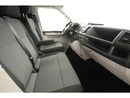Volkswagen Transporter 2.0 TDI L1H1 Highline 204PK | Automaat | Airco | Cruise | Camera | 3 Zits | Carplay | Navi | Trek... ActivLease financial lease