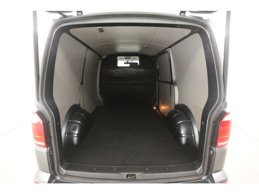 Volkswagen Transporter 2.0 TDI L1H1 Highline 204PK | Automaat | Airco | Cruise | Camera | 3 Zits | Carplay | Navi | Trek... ActivLease financial lease