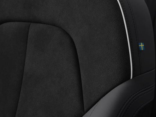 Volvo  EX40 Single Motor Ext. Range Ultra Black Edition. Eur. 82 kWh | Achterbank verwarmd | Apple Carplay/An... ActivLease financial lease