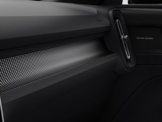 Volvo  EX40 Single Motor Ext. Range Ultra Black Edition. Eur. 82 kWh | Achterbank verwarmd | Apple Carplay/An... ActivLease financial lease