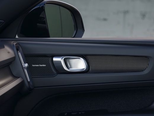 Volvo  EX40 Single Motor Ext. Range Ultra Black Edition. Eur. 82 kWh | Achterbank verwarmd | Apple Carplay/An... ActivLease financial lease