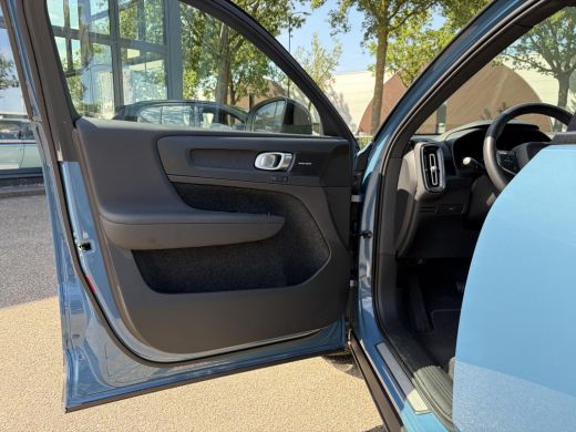 Volvo  XC40 Recharge Ultimate 70 kWh SOH 97% | WARMTEPOMP | PANORAMADAK | ELEKTRISCHE TREKHAAK | 360&deg; CAMERA ... ActivLease financial lease