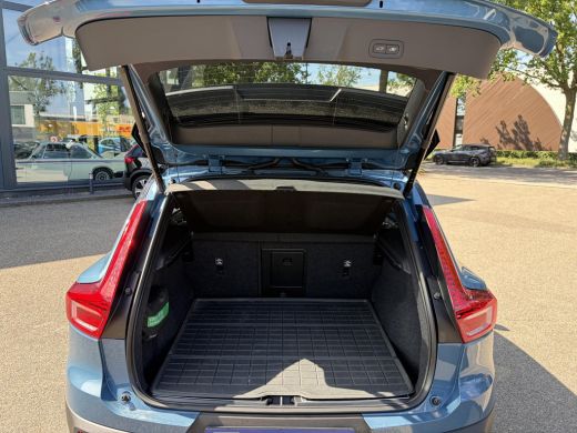 Volvo  XC40 Recharge Ultimate 70 kWh SOH 97% | WARMTEPOMP | PANORAMADAK | ELEKTRISCHE TREKHAAK | 360&deg; CAMERA ... ActivLease financial lease