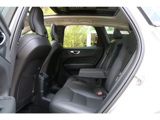 Volvo  XC60 2.0 T6 Plug-in hybrid AWD Plus Dark | Trekhaak | 360 Camera | Panoramadak | Memory | Pilot Assist ActivLease financial lease