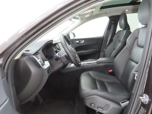 Volvo  XC60 T6 350PK AWD Core Bright | Leder | Climate | Trekh. | BLIS | ACC | Pano-dak | all season | Full LED ActivLease financial lease