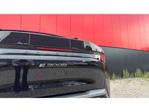 Peugeot e-3008 GT | Stoelmassage Voor | Adaptive Cruise Control | Stoelverwarming Voor en Achter | 360&deg; Camera |... ActivLease financial lease