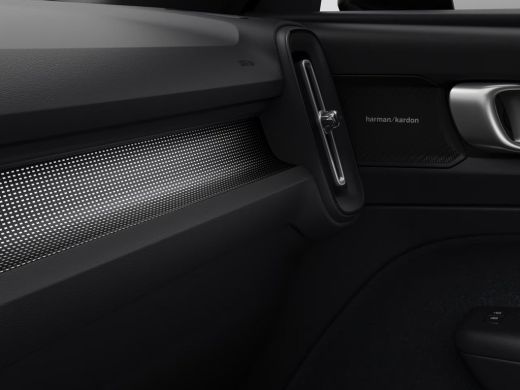 Volvo  EX40 Single Motor Ext. Range Ultra Black Edition. Eur. 82 kWh | Achterbank verwarmd | Achteruitrijcame... ActivLease financial lease