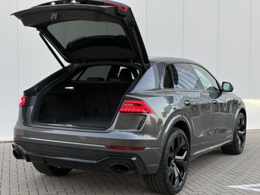 Audi Q8 4.0 TFSI RS Q8 quattro | 726 PK | KERAMISCHE REMMEN | DAYTONA GREY | PANO | CARBON | BTW ActivLease financial lease
