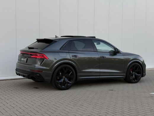 Audi Q8 4.0 TFSI RS Q8 quattro | 726 PK | KERAMISCHE REMMEN | DAYTONA GREY | PANO | CARBON | BTW ActivLease financial lease
