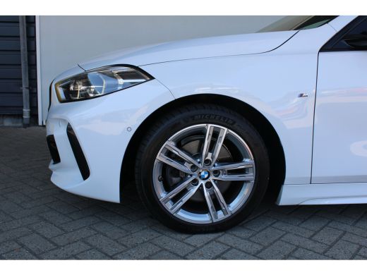 BMW 1 Serie 116i Business Edition | M sport | Schuif kantel dak | Stoelverwarming | Carplay | ActivLease financial lease