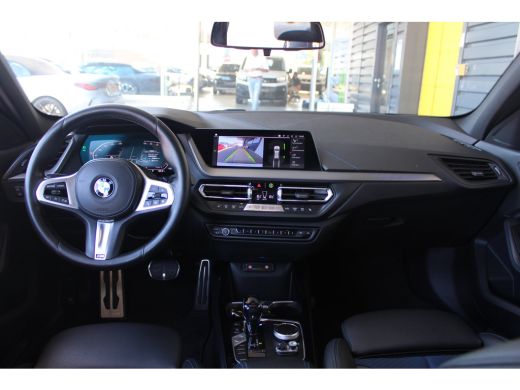 BMW 1 Serie 116i Business Edition | M sport | Schuif kantel dak | Stoelverwarming | Carplay | ActivLease financial lease