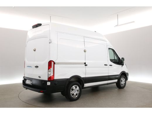 Ford E-Transit 68 kWh L2H3 | Snelladen | SOH 97% | Clima | 360&deg; Camera | Cruise | 3 Zits | Carplay | Navi ActivLease financial lease